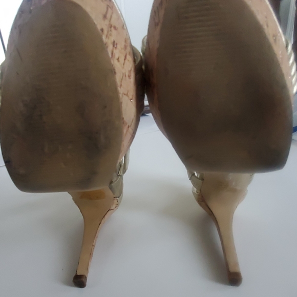HP🎉Gianni Bini Gold Leather Strap Cork Heels 9.5 - Picture 5 of 8